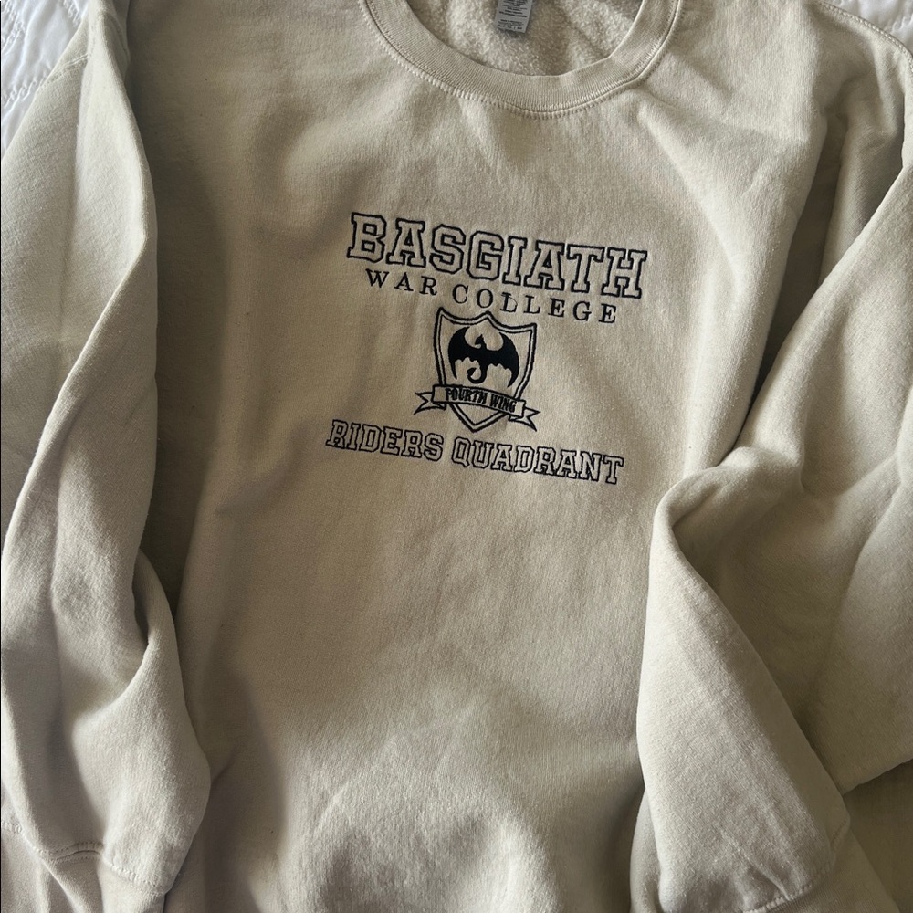 Cream Fourth Wing-inspired Basgiath War College crewneck Sweatshirt